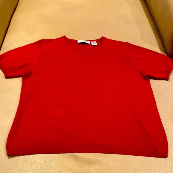 🌺 Beautiful soft red Chaus sweater - Picture 1 of 5